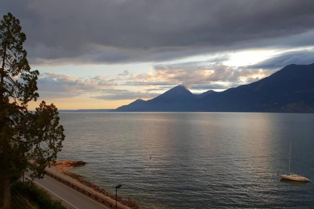 Villa Francesca-Grande Appartamento In Riva Al Lago Brenzone Extérieur photo
